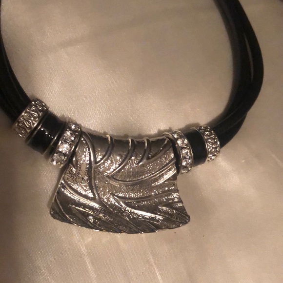 Necklace and earrings - Picture 4 of 5